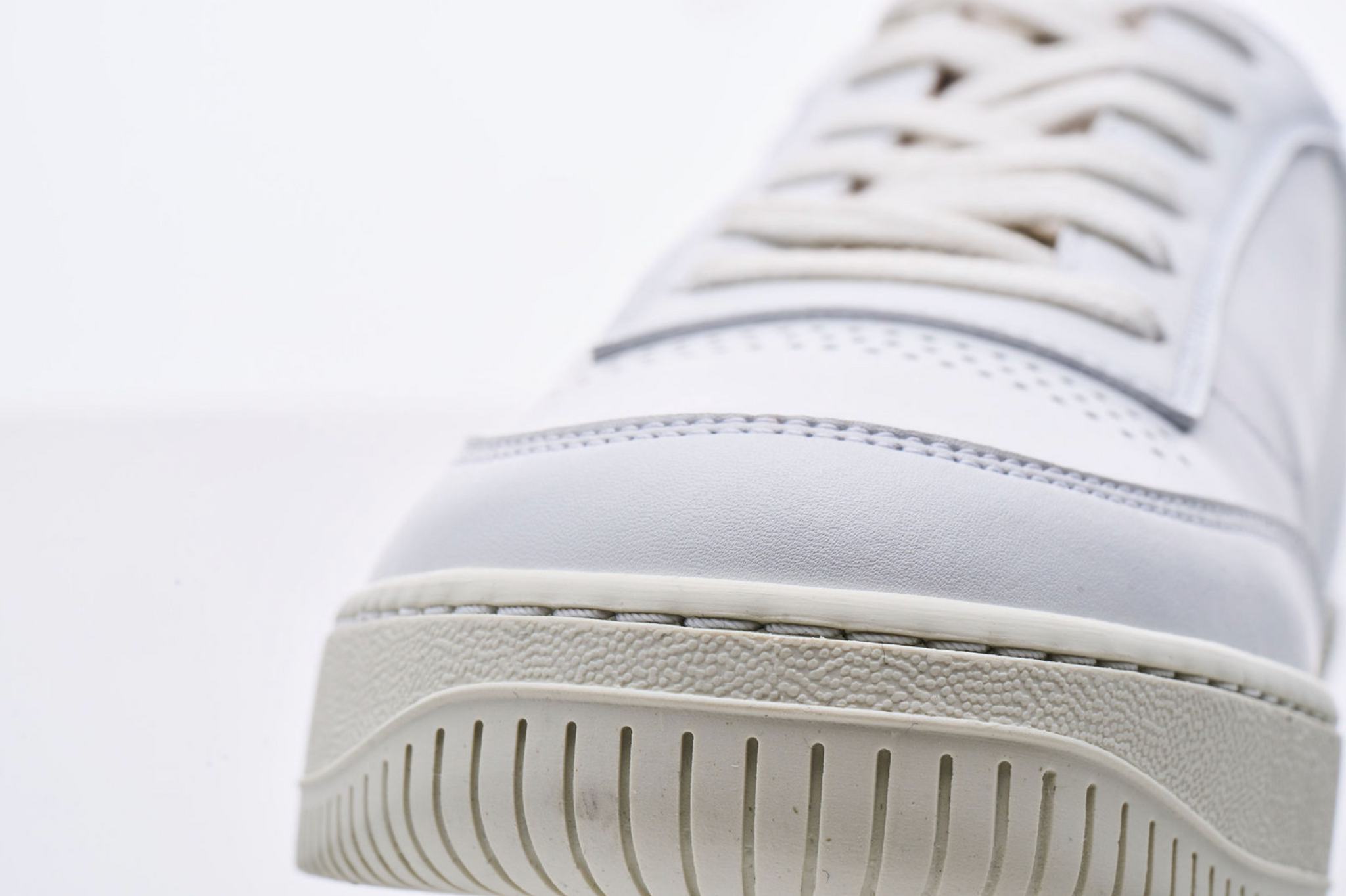 The Reed Light Grey / White